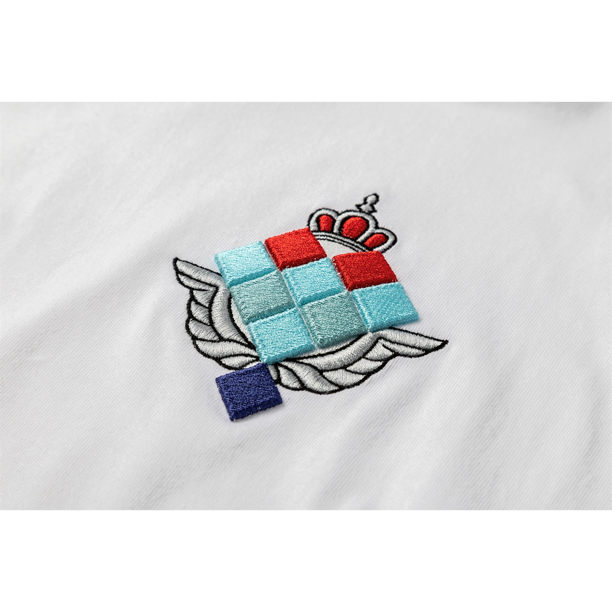 公式3D刺繍Tシャツ【アーモンドアイ】ホワイト XLサイズ