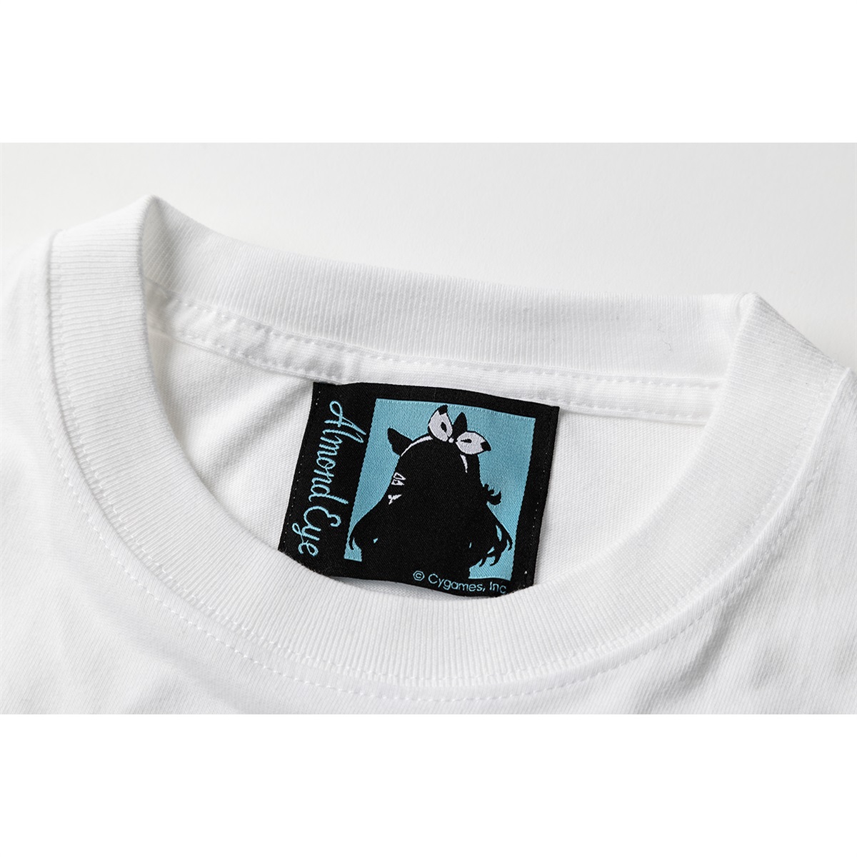 公式3D刺繍Tシャツ【アーモンドアイ】ホワイト XLサイズ