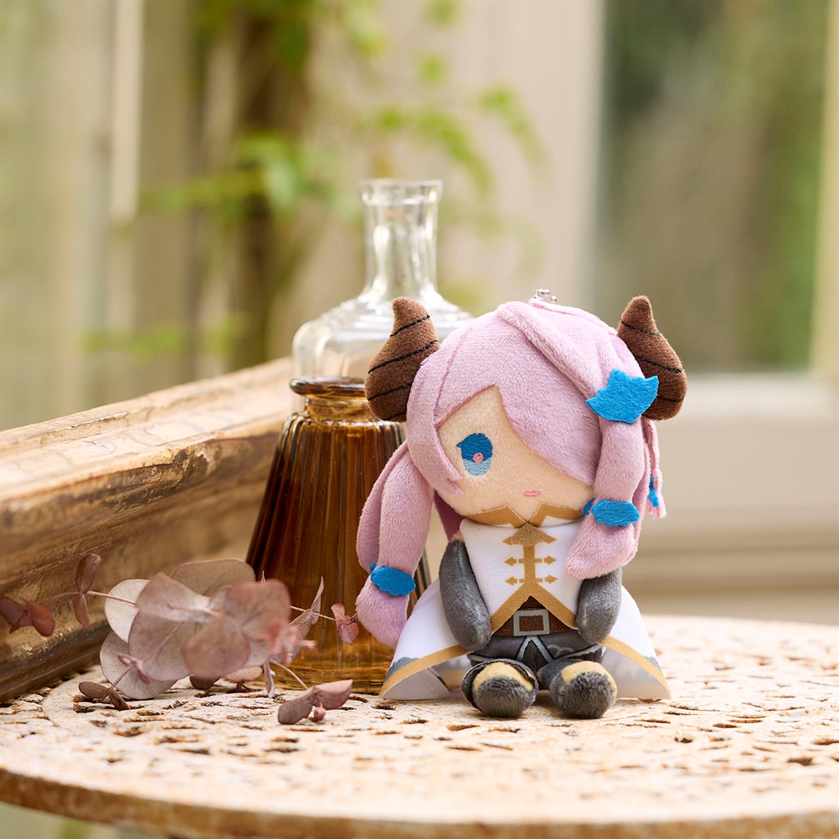 おすわりぬいマスコットチャーム(ナルメア)